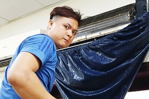 Bảo dưỡng định kỳ máy lạnh sẽ giảm lượng điện tiêu hao. Ảnh: NAM NGUYỄN
