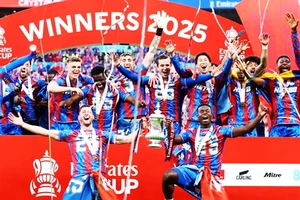 "Cánh chim lạ" Crystal Palace làm nên lịch sử khi đánh bại Man City để giành danh hiệu lớn đầu tiên trong lịch sử 120 năm của CLB.