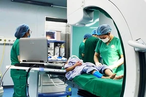 Sửa đổi Luật Đấu thầu để người bệnh được tiếp cận kỹ thuật điều trị hiện đại.