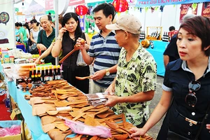Các sản phẩm thân thiện với môi trường được người tiêu dùng lựa chọn. Ảnh: NAM HẢI