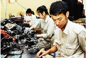 Người lao động đều mong muốn điều chỉnh lương tối thiểu trong năm 2025. Ảnh: NAM ANH