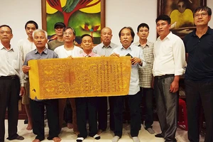 Nhóm nhân sĩ Hà Đông là một trong số ít nhóm sưu tầm và dâng trả lại sắc phong cho những địa phương bị mất. Nhưng còn thiếu những chính sách khuyến khích, tôn vinh để có nhiều hơn nữa các nhóm thiện nguyện văn hóa tương tự. 