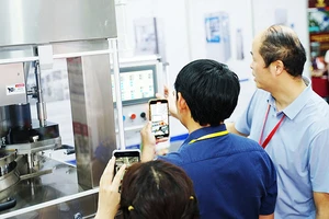 Các doanh nghiệp chú trọng đầu tư phát triển khoa học công nghệ, đổi mới sáng tạo và chuyển đổi số. Ảnh: NAM HẢI 