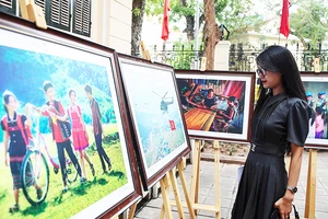 Triển lãm ảnh tham gia chương trình Việt Nam Hạnh phúc.