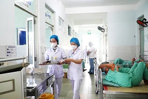 Bệnh viện Đa khoa tỉnh Quảng Nam thường xuyên rơi vào tình trạng quá tải, gây khó khăn trong điều trị và sinh hoạt tại bệnh viện.