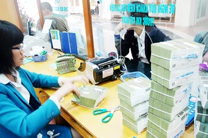 Nợ xấu có xu hướng gia tăng và tạo áp lực lớn lên các tổ chức tín dụng. Ảnh: NGUYỆT ANH