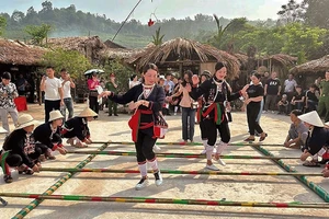 Trải nghiệm những nét văn hóa đặc sắc của người Dao ở bản Miền (huyện Ba Vì). (Ảnh: GIANG NAM)