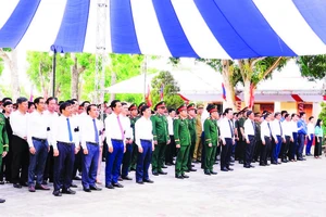 Lễ truy điệu và an táng hài cốt các liệt sĩ quân tình nguyện và chuyên gia Việt Nam. (Ảnh PHẠM BẰNG)