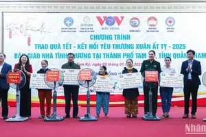 Trao 5 căn nhà tình thương tặng 5 hộ hoàn cảnh đặc biệt khó khăn tại thành phố Tam Kỳ