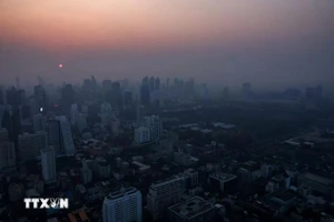 Khói mù ô nhiễm ở thủ đô Bangkok, Thái Lan. (Ảnh: REUTERS/TTXVN)