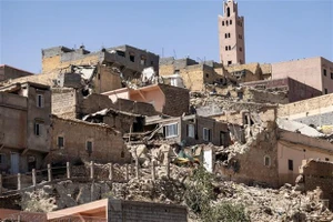 Nhiều ngôi nhà bị phá hủy sau trận động đất ở Moulay Brahim, tỉnh Al-Haouz, Maroc, ngày 9/9. (Ảnh: AFP/TTXVN)