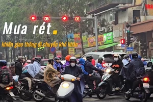 [Video] Hà Nội: Mưa rét, giao thông ùn tắc