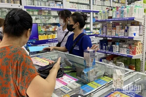 Vừa cõng bệnh, vừa gánh nỗi lo thuốc giả