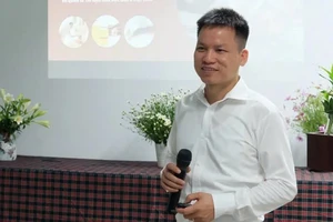 PGS, TS Nguyễn Thiên Tạo tại buổi giảng đại chúng về quản lý tai nạn rắn độc.