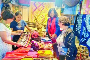 Cơ sở dệt thổ cẩm của gia đình nghệ nhân Sầm Thị Tình tại làng thổ cẩm Hóa Tiến, xã Châu Tiến, huyện Quỳ Châu, tỉnh Nghệ An. Ảnh | NGUYỄN HÙNG