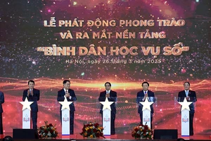 Biểu diễn nghệ thuật chào mừng kỷ niệm Ngày sinh Chủ tịch Hồ Chí Minh. 