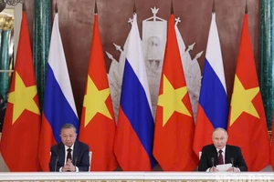 Tổng Bí thư Tô Lâm và Tổng thống Liên bang Nga Vladimir Putin phát biểu với báo chí. (Ảnh: TTXVN)