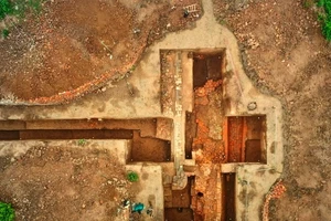 Toàn cảnh hố khai quật di tích thành cổ Luy Lâu, Bắc Ninh