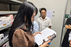 Sở Y tế Đồng Nai kiểm tra Công ty cổ phần nhà máy y tế EBC Đồng Nai. (Ảnh: CTV)
