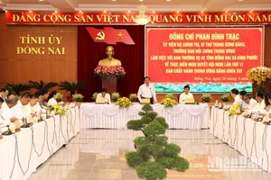 Quang cảnh buổi làm việc của Đoàn công tác Bộ Chính trị với Ban Thường vụ Tỉnh ủy hai tỉnh Đồng Nai và Bình Phước.