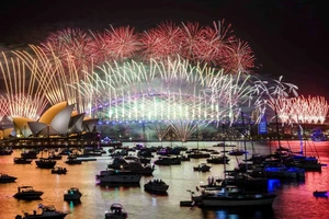 Australia chào đón năm mới với màn pháo hoa rực rỡ trên cảng Sydney. (Ảnh: AAP Image/Reuters)