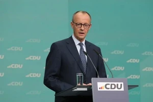Thủ tướng tương lai của Đức Friedrich Merz phát biểu họp báo tại Berlin. (Ảnh: THX/TTXVN)