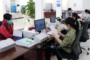 Giải quyết hồ sơ, thủ tục hành chính cho các doanh nghiệp. (Ảnh minh họa: TTXVN) 