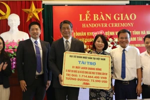 Quang cảnh lễ bàn giao thiết bị tại Bệnh viện Mắt tỉnh Hà Nam. (Ảnh: Đại sứ quán Nhật Bản tại Việt Nam cung cấp) 