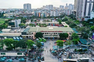 [Ảnh] Bến xe bắt đầu đông đúc đón dòng người trở lại Thủ đô sau 5 ngày nghỉ lễ