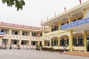 Nhà lớp học 2 tầng khang trang tại Trường tiểu học số 1 Quảng Phúc sẽ là nơi học tập của học sinh điểm trường lẻ Tân Mỹ.