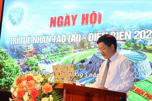 Ông Lê Thành Đô, Phó Bí thư Tỉnh ủy, Chủ tịch Ủy ban nhân dân tỉnh Điện Biên đã phát động “Chiến dịch Điện Biên Phủ-Hành trình phủ AI” và phong trào “Bình dân học vụ số” tại sự kiện.