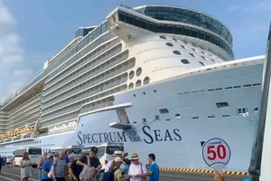  Tàu biển quốc tế Spectrum of the Seas chở hơn 4.000 du khách đa quốc tịch đã cập cảng Tân Cảng-Cái Mép, thị xã Phú Mỹ (Bà Rịa-Vũng Tàu), sáng 20/2/2024. 