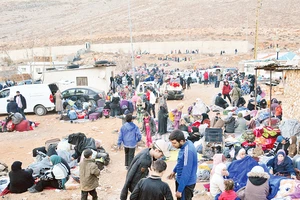 Người tị nạn Syria bị kẹt ở khu vực biên giới giáp Liban. (Ảnh TÂN HOA XÃ)