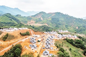 Khu tái định cư thôn Làng Nủ, xã Phúc Khánh, huyện Bảo Yên (tỉnh Lào Cai) đang trên đà hoàn thiện, góp phần sớm ổn định đời sống người dân sau thiên tai. Ảnh: THÀNH ĐẠT