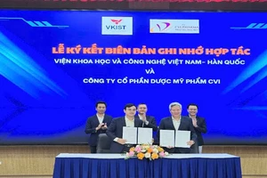 Hình ảnh lễ ký kết.
