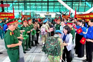 [Video] Thành phố Hồ Chí Minh tri ân các lực lượng tham gia diễu binh