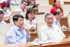 [Video] Kỳ họp thứ 9, Quốc hội khóa XV: Thảo luận về sửa đổi, bổ sung một số điều của Hiến pháp năm 2013
