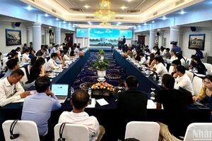 Các đại biểu dự chương trình họp báo.
