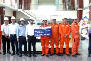 Tổng Công ty, Công đoàn EVNGENCO3 trao quà cho Đoàn viên, người lao động tại Nhà máy Thủy điện Buôn Tua Srah (Ảnh: EVNGENCO3)