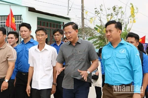 Lãnh đạo chủ chốt huyện Vĩnh Lợi (Bạc Liêu) thường xuyên đến thăm, kịp thời chỉ đạo tháo gỡ những khó khăn, vướng mắc ở xã Hưng Hội - nơi có hơn 76% hộ Khmer.