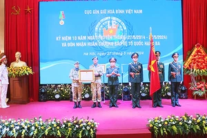 Cục GGHB Việt Nam nhận Huân chương Bảo vệ Tổ quốc hạng ba.