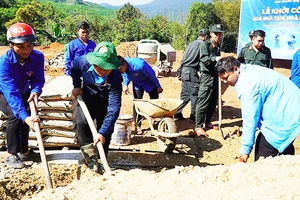 Tuổi trẻ Quảng Nam hỗ trợ người dân xóa nhà tạm, nhà dột nát tại lễ ra quân Tháng Thanh niên năm 2025.