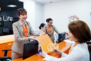 Các doanh nghiệp bảo hiểm nhân thọ sẽ ngừng bán các sản phẩm liên kết đầu tư và bổ trợ từ ngày 1/7/2025.