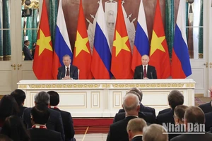 Tổng Bí thư Tô Lâm và Tổng thống LB Nga Vladimir Putin phát biểu với báo chí. Ảnh: Thống Nhất - TTXVN