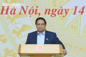 Thủ tướng Phạm Minh Chính phát biểu tại cuộc họp công tác chống buôn lậu, gian lận thương mại và hàng giả đầu năm 2025. Ảnh: TRẦN HẢI