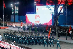 Các khối của Lực lượng Quân đội nhân dân tham gia sơ duyệt lễ diễu binh, diễu hành kỷ niệm 50 năm Ngày Giải phóng miền Nam thống nhất đất nước. (Ảnh: Thanh Vũ/TTXVN)