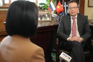 Đại sứ Đặng Minh Khôi trả lời phỏng vấn Thông tấn xã Việt Nam. (Ảnh: Quang Vinh/TTXVN)
