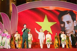 Chương trình nghệ thuật "Hồ Chí Minh đẹp nhất tên Người".