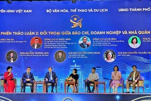 Đối thoại giữa báo chí, doanh nghiệp và nhà quản lý.