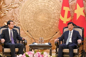 Chủ nhiệm Ủy ban Kiểm tra Trung ương Nguyễn Duy Ngọc tiếp Đại sứ Trung Quốc Hà Vĩ. (Ảnh: DUY LINH)